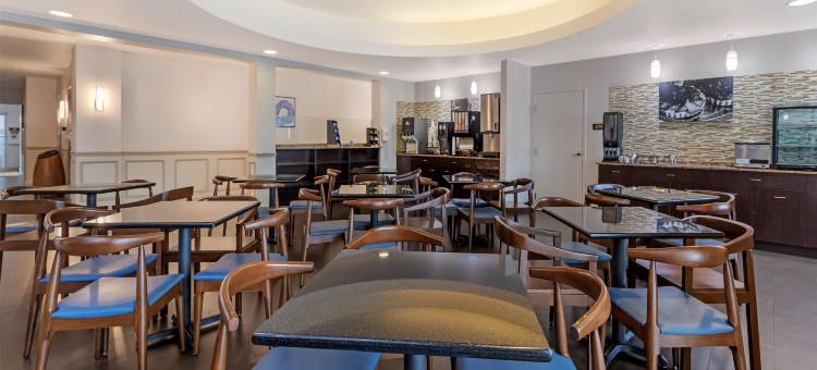 迈阿密机场北贝斯特韦斯特优质套房酒店(Best Western Plus Miami Airport North Hotel  Suites)图片