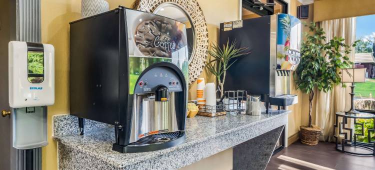 科林斯西凯艺酒店(Quality Inn & Suites Corinth West)图片