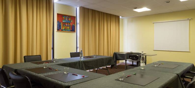 圣艾蒂安艾克图机场原生酒店(The Originals Boutique, Actuel Hôtel, Saint-Etienne Aéroport)图片