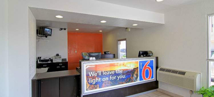 斯科特斯德6号汽车旅馆(Motel 6 Scottsdale, AZ - Old Town Scottsdale/Fashion Square)图片