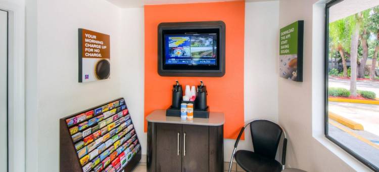 布雷登顿6号汽车旅馆(Motel 6 Bradenton, FL)图片