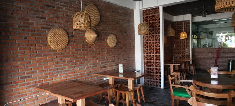 近卡瓦沙工业区 SIER 2 瑞德多兹酒店(RedDoorz Near Kawasan Industri Sier 2)图片