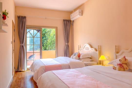 被鸟叫醒公寓(东和街分店)