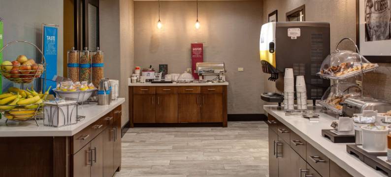 威奇托/机场希尔顿欢朋套房酒店(Hampton Inn & Suites Wichita/Airport)图片