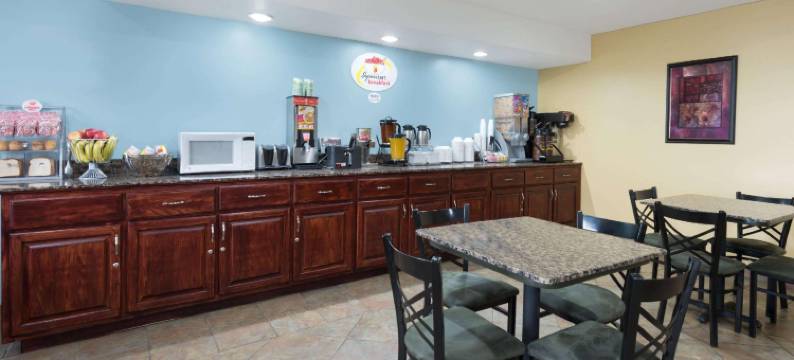 摩根敦温德姆速8酒店(Super 8 by Wyndham Morgantown)图片