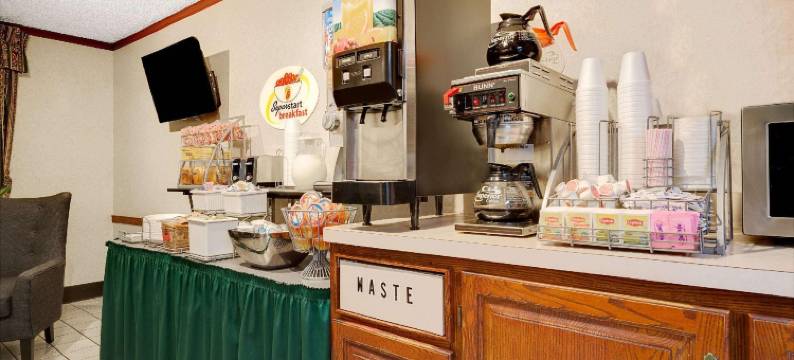 肯莫尔-布法罗-尼亚加拉瀑布地区速8酒店(Super 8 by Wyndham Kenmore/Buffalo/Niagara Falls Area)图片