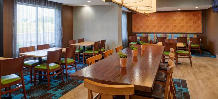 里士满万豪万枫酒店(Fairfield Inn Richmond)图片