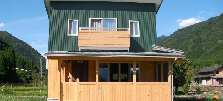 国头小屋立满桥的岸边(Gujo Cottage Ryukobashi No Hotori)图片