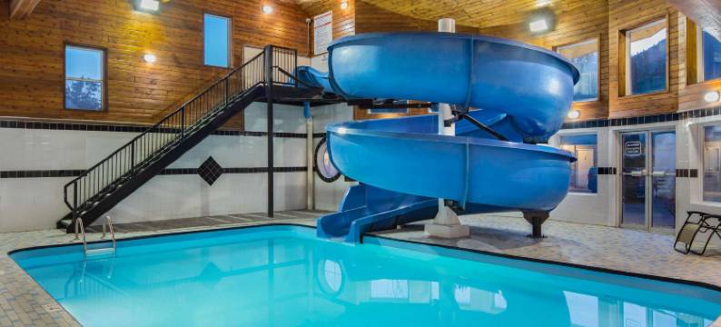 戈尔登Travelodge by Wyndham运动员山林小屋(Travelodge by Wyndham Golden Sportsman Lodge)图片