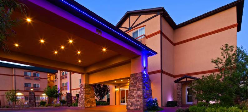 西锡安贝斯特韦斯特优质酒店(Best Western Plus Zion West Hotel)图片