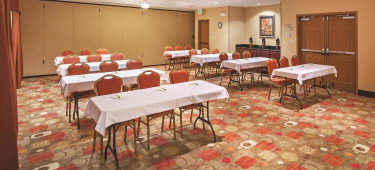 斯蒂尔沃特大学区拉昆塔温德姆套房酒店(La Quinta Inn & Suites by Wyndham Stillwater-University Area)图片