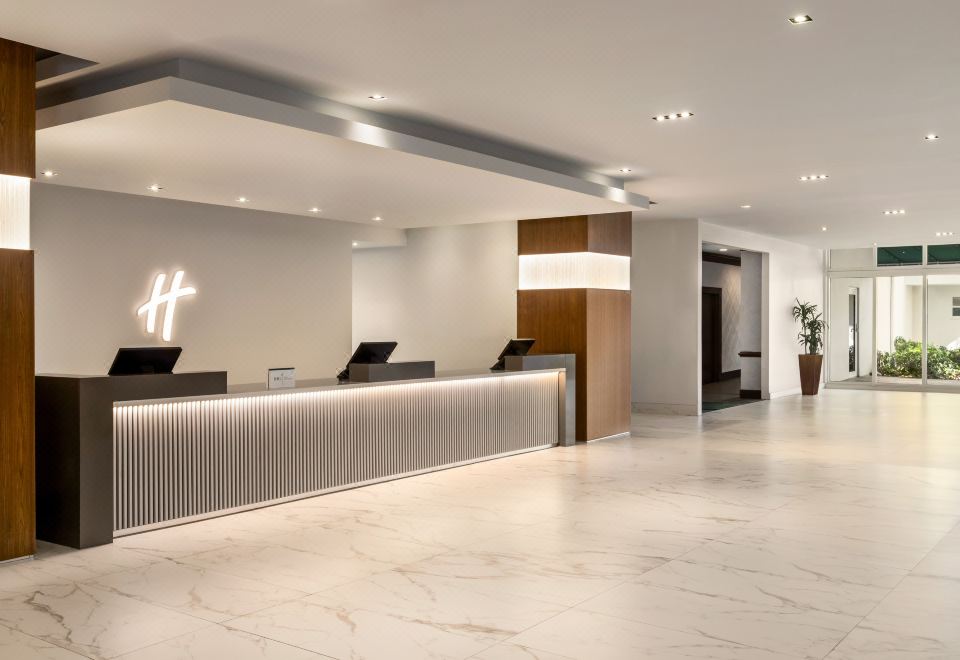 Holiday Inn Miami Beach-Oceanfront Over view