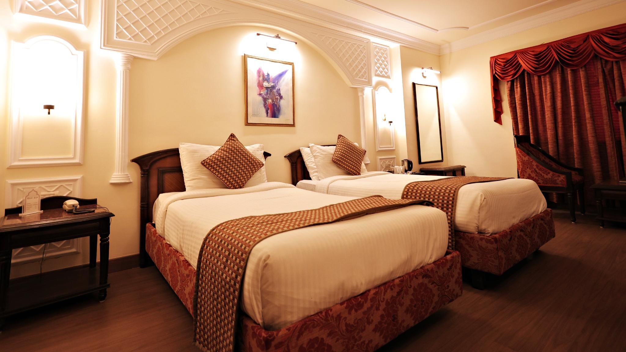 Hotel Arya - Unmarried Couples Are Not Allowed Over view