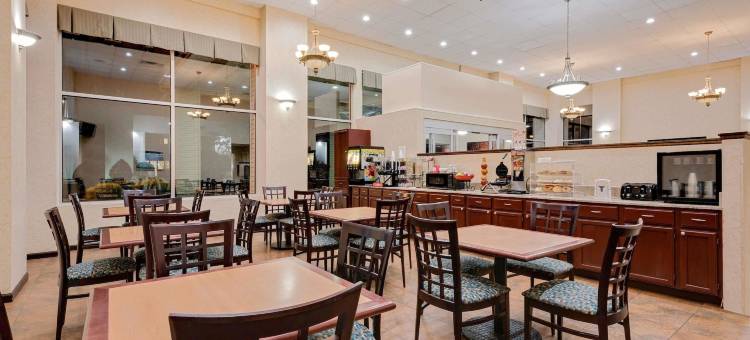 克利夫兰机场西华美达酒店(Ramada by Wyndham Cleveland Airport West)图片