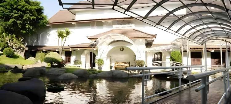 谏义里自由酒店(Hotel Merdeka Kediri)图片
