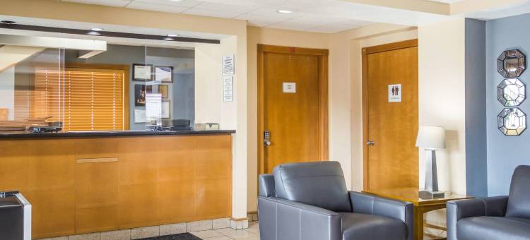 肖尼伊克诺套房I-35号旅馆(Econo Lodge Inn & Suites I-35 at Shawnee Mission)图片