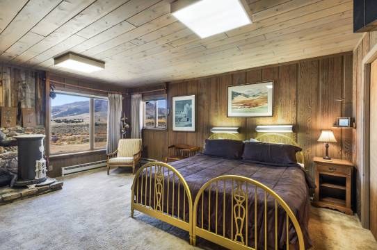 Incredible Mountain Views and Rustic Charm - Spacious Retreat