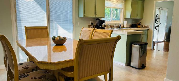 Charming Mini Bar and Game Room - Relaxing Family Retreat图片
