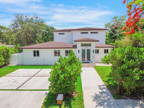 Luxury 4Br Retreat w/ Heated Pool + Free Car Rental – Near Miami & Beaches