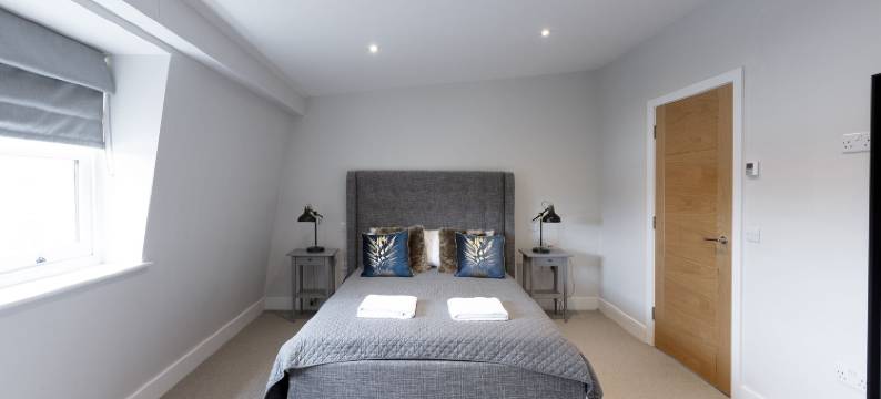 温莎市中心无暇镇房(Immaculate Central Windsor Town House with Parking)图片