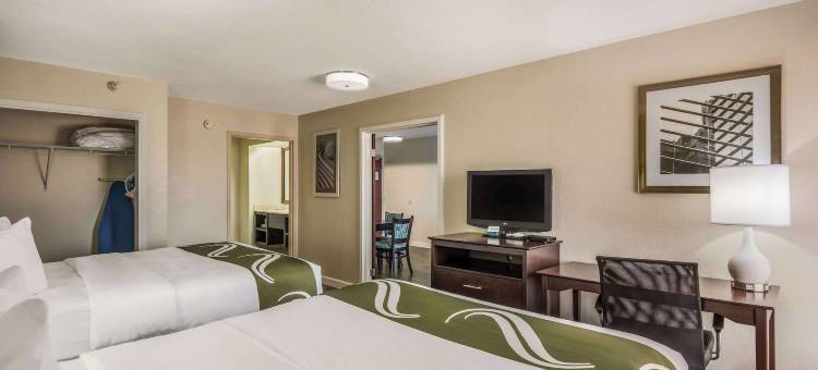 昆西 - 市中心凯艺套房酒店(Quality Inn & Suites Quincy - Downtown)图片