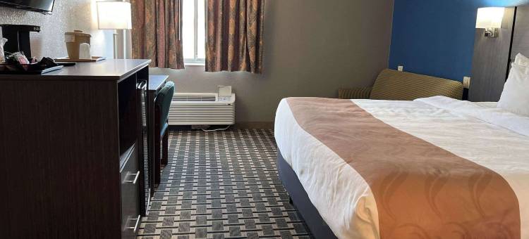 路易斯维尔东品质套房酒店(Quality Inn & Suites Louisville East)图片