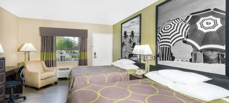 萨拉索塔速8酒店-近西耶斯特基(Super 8 by Wyndham Sarasota Near Siesta Key)图片