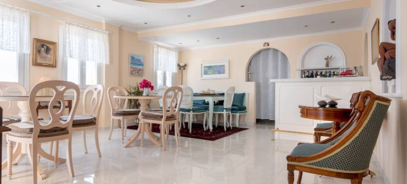 里诺别墅酒店(Villa Renos Hotel)图片