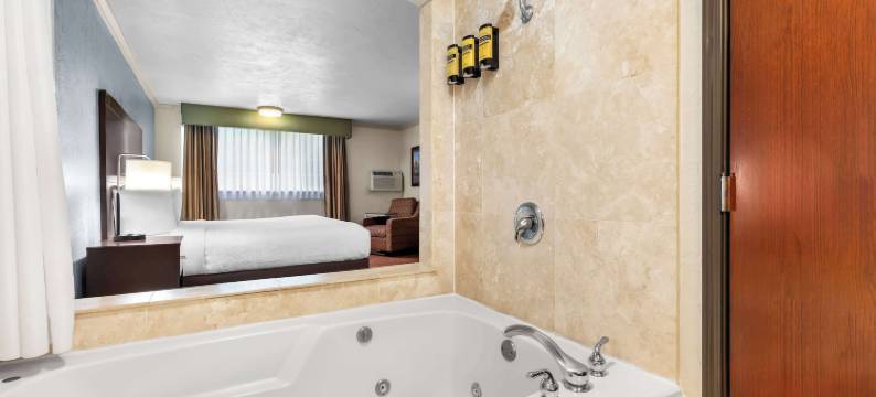 公园大道贝斯特韦斯特优质旅馆(Best Western Plus Parkway Inn)图片