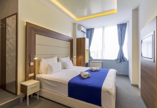 Privilege Suites by Central Park Hotel Overview