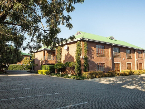 波罗克瓦尼莫萨特旅馆