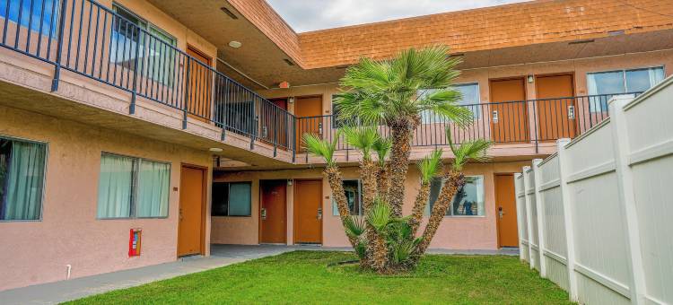 巴顿威洛贝克斯菲尔德经济旅馆I-5(Economy Inn Buttonwillow Bakersfield I-5)图片