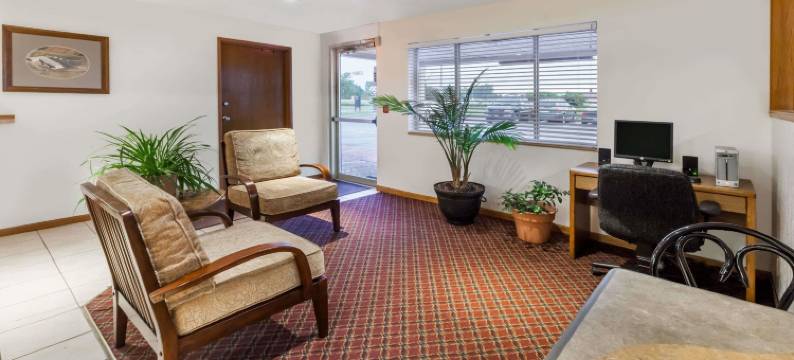 爱奥尼亚温德姆速8酒店(Super 8 by Wyndham Ionia MI)图片