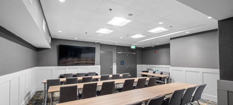 Holiday Inn & Suites 萨里东 - 克洛弗代尔(Holiday Inn & Suites SURREY EAST - CLOVERDALE by IHG)图片