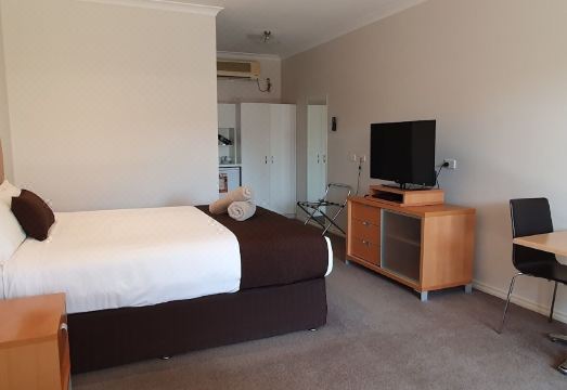 Golden Reef Motor Inn Hotel Overview