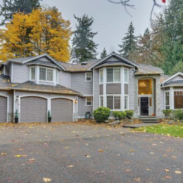 雪诺米什的“雪松林”宽敞团体度假屋(‘Cedar Grove' Spacious Group Getaway in Snohomish)图片