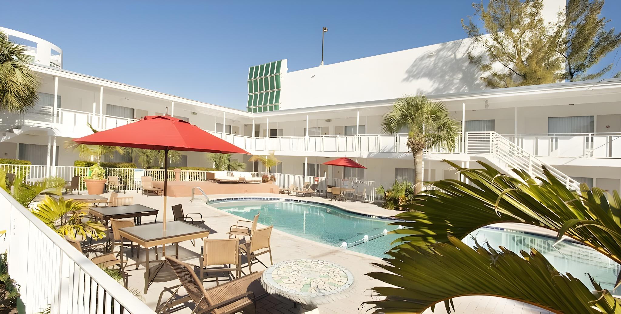 Collins Hotel Over view