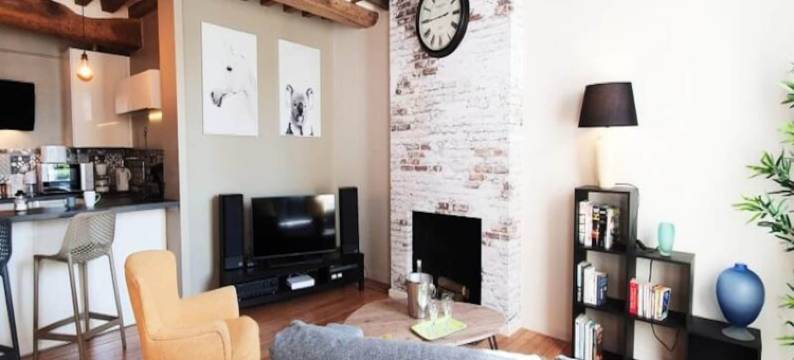 Place St Sauveur Standing and Comfort图片