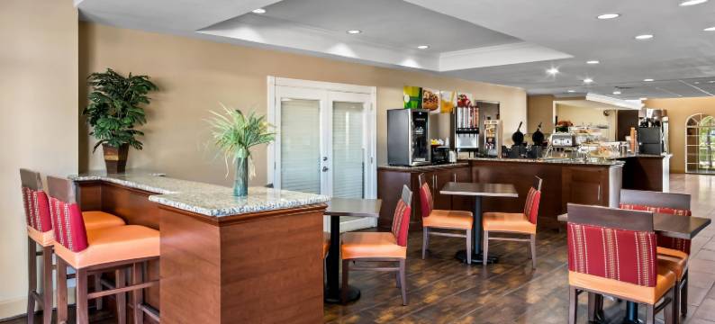 品质酒店套房欧文-拉斯科利纳斯(Quality Suites Irving-Las Colinas)图片