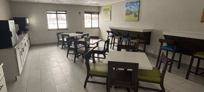 托玛红屋顶旅馆(Red Roof Inn & Suites Tomah)图片