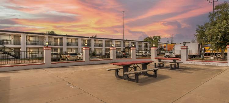 休斯顿红顶酒店-泽西村(Red Roof Inn Houston - Jersey Village)图片
