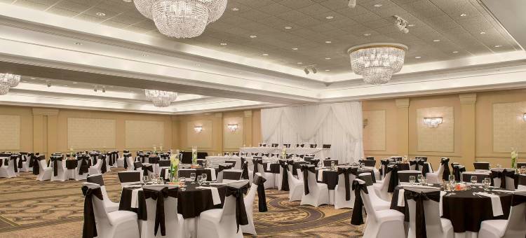 阿克伦凯霍加瀑布喜来登套房酒店(Sheraton Suites Akron Cuyahoga Falls)图片