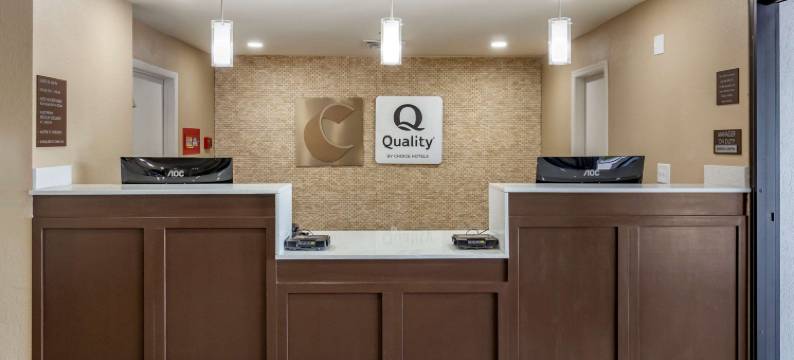 春之湖 - 费耶特维尔自由堡附近舒适套房酒店(Comfort Inn & Quality Suites)图片