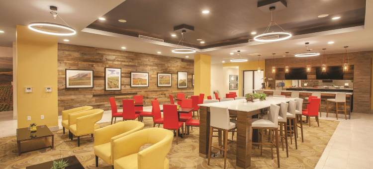 圣何塞南摩根山拉昆塔温德姆套房酒店(La Quinta Inn & Suites by Wyndham Morgan Hill-San Jose South)图片