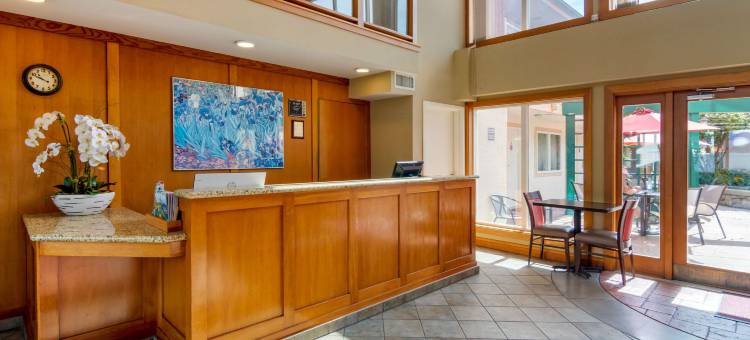 北温哥华凯富套房酒店(Econo Lodge Inn & Suites - North Vancouver)图片