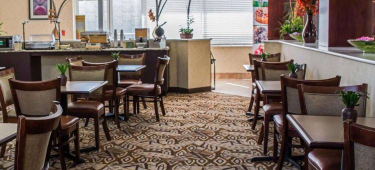 坦帕品质酒店及套房(靠近展览场和娱乐场)(Quality Inn & Suites Tampa Near Fairgrounds and Casino)图片