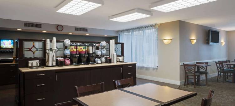 波士顿华美达酒店(Ramada by Wyndham Boston)图片