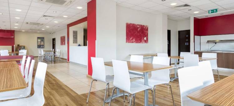 坎伯利中心旅屋酒店(Travelodge Camberley Central)图片
