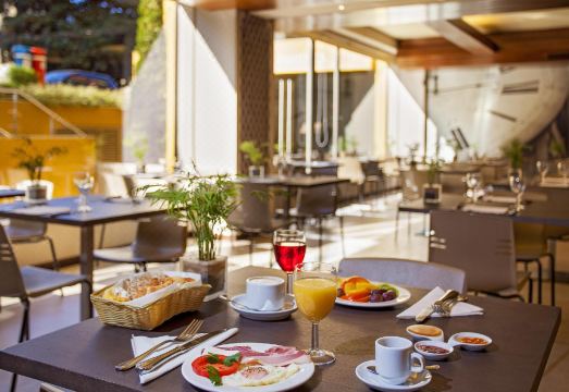 HF Tuela Porto Hotel Overview