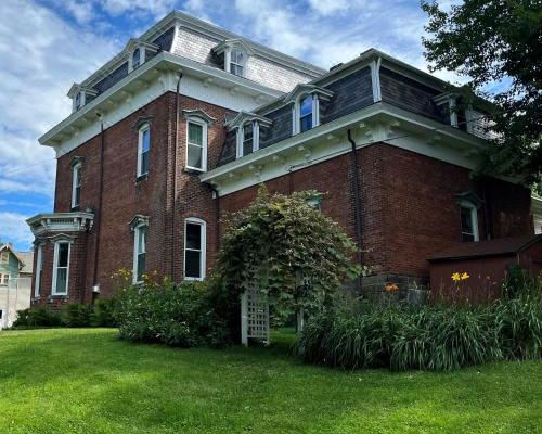 the green room at the big brickhouse
